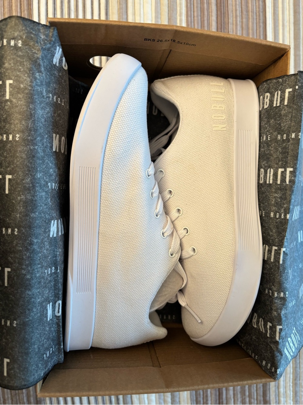 NOBULL Unisex Minimalist White Canvas Trainer Low - Picture 3 of 4